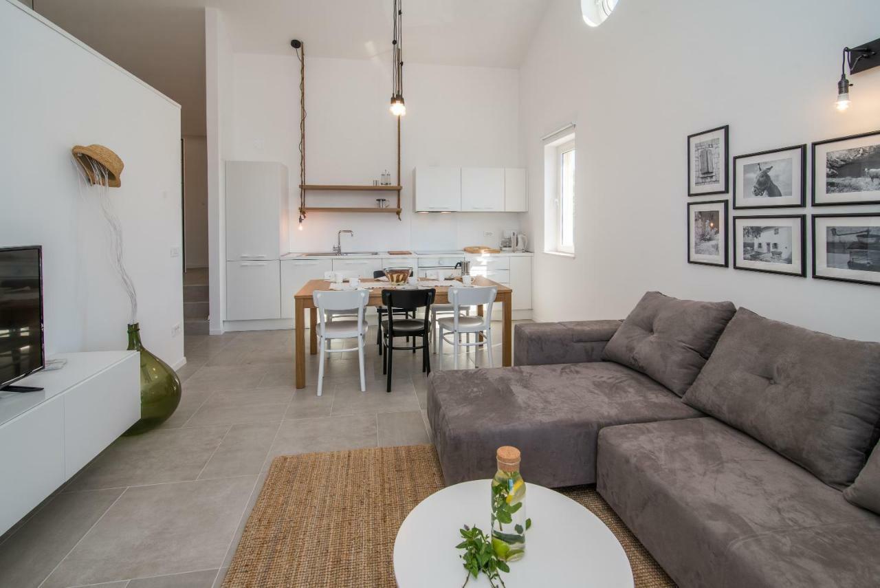 Franko & Ana Apartments クルク エクステリア 写真